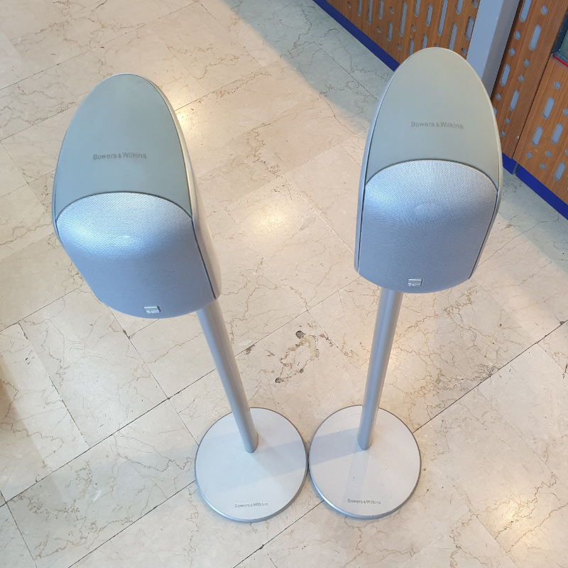 Bowers & Wilkins M-1 Back (USATO)