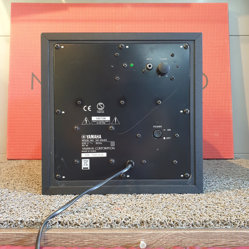 Yamaha ns-sw20 Sub attivo (USATO)